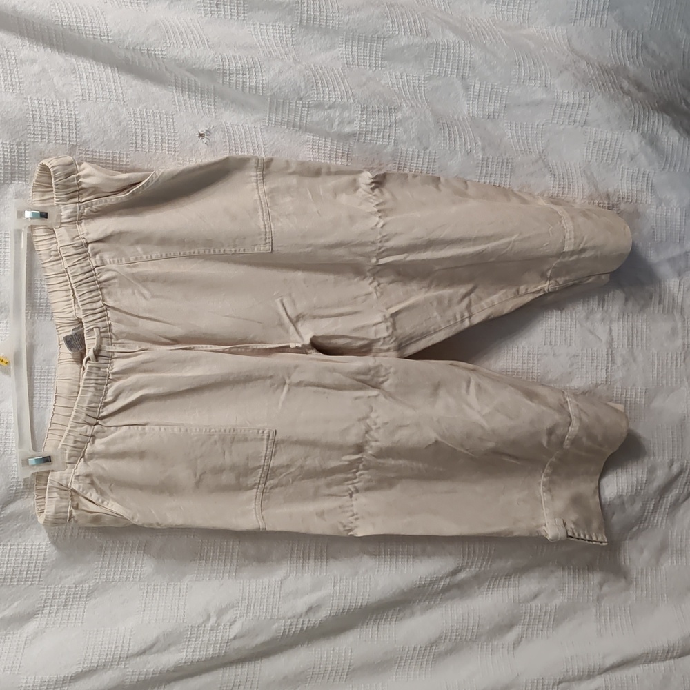 Fashion Bug Tan capri pants 22/24w